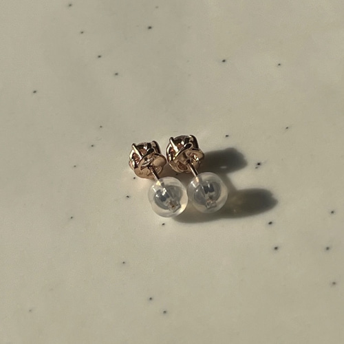 一粒ピアス 0.3ct スタッドピアス 4本爪 両耳用 ソリティア 一粒ピアス 0.3ct スタッドピアス 4本爪 両耳用 ソリティア