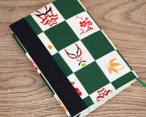 80年代のボウトのハンドメイドの手帳&ブックカバーです 文庫本】ゴムバンド栞付ブックカバー 手帳カバー☆歌舞伎 隈取り 市松