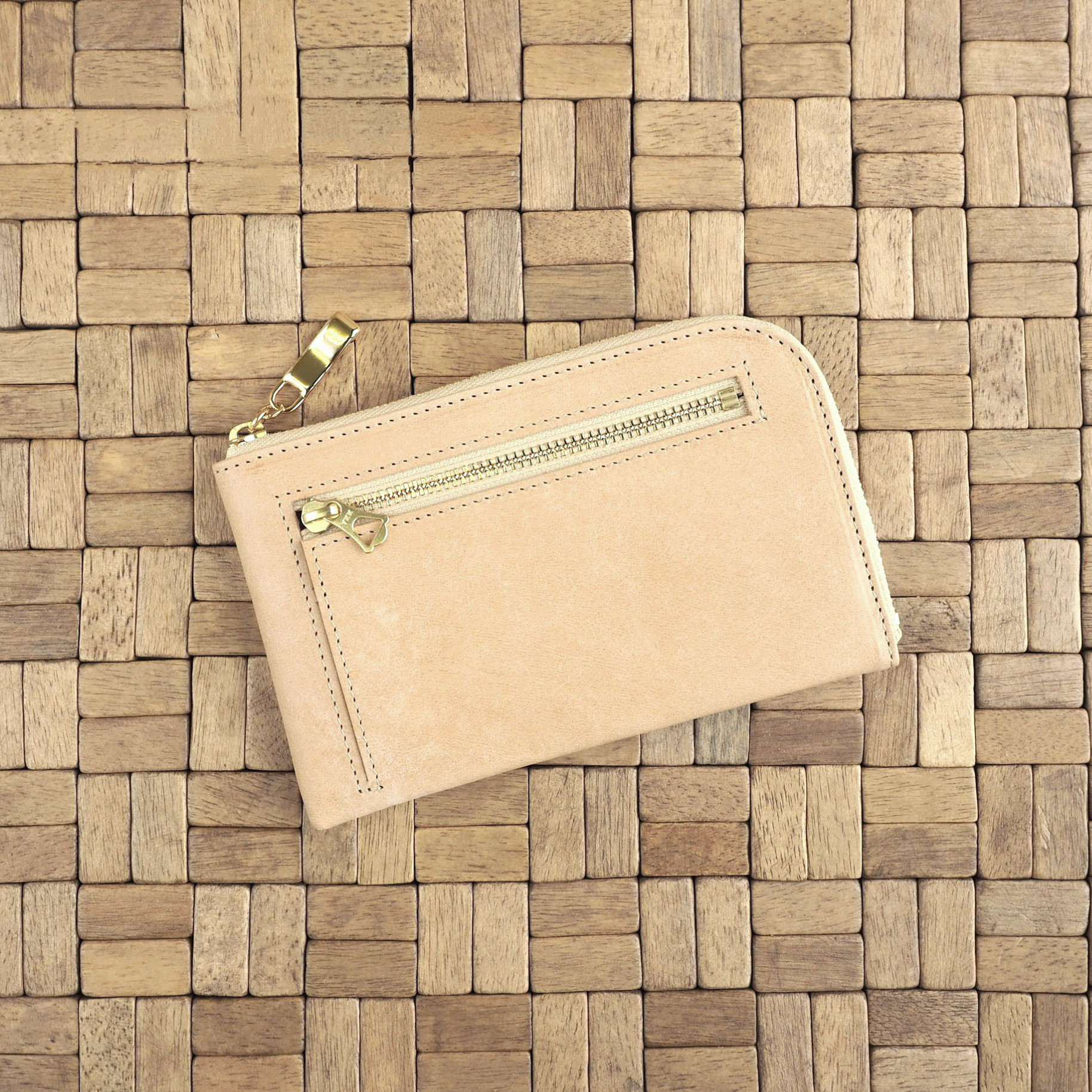 育てるミニ財布(ヌメ)バフィング加工イタリアンレザー◇薄くて軽いL字ファスナー財布！カード入れは10か所【かわつむ】革