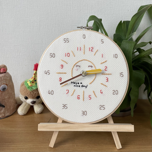 刺繍 壁掛け時計】太陽 にこにこ知育時計 /時・分 読み方 4歳 5歳 6歳