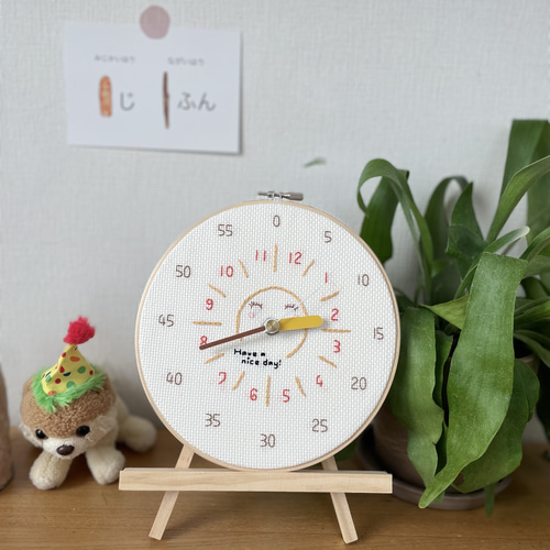 刺繍 壁掛け時計】太陽 にこにこ知育時計 /時・分 読み方 4歳 5歳 6歳