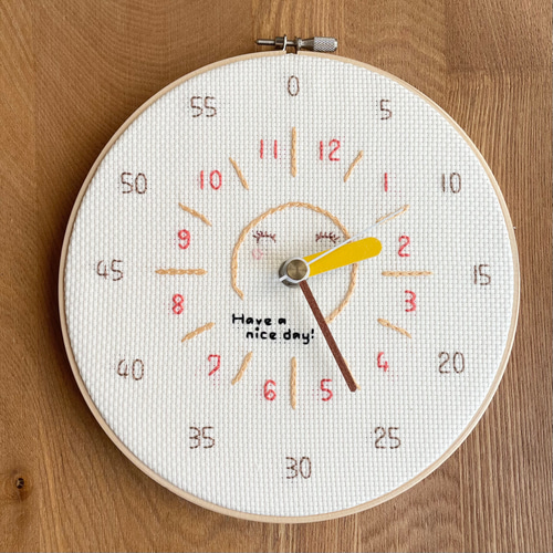 にこにこ　壁掛け時計 刺繍 壁掛け時計】太陽 にこにこ知育時計 /時・分 読み方 4歳 5歳 6歳