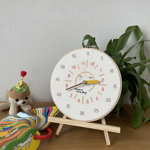 刺繍 壁掛け時計】太陽 にこにこ知育時計 /時・分 読み方 4歳 5歳 6歳