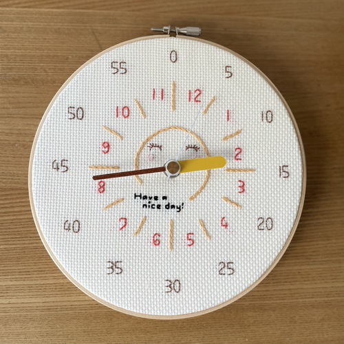 刺繍 壁掛け時計】太陽 にこにこ知育時計 /時・分 読み方 4歳 5歳 6歳