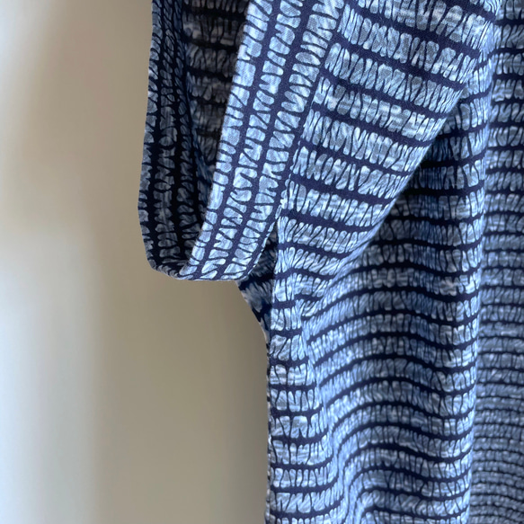【1点もの】縦づかいのプルオーバーブラウス袖付き 総手縫い -浴衣地 波のような抽象模様  SLPO40 9枚目の画像