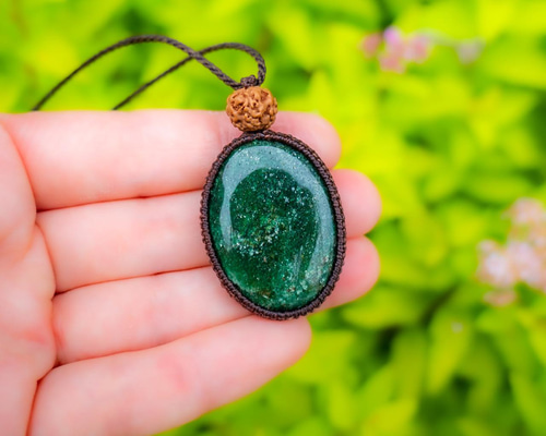 ミャンマー産本翡翠 ジェダイト の原石 230g ◇高品質◇ ミャンマー産