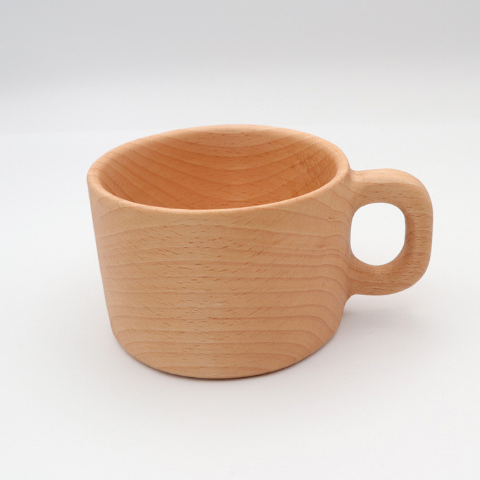 ブナの木のカップ