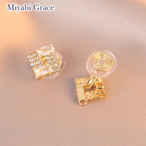 美品 セリーヌ マカダム イヤリング ボール ラインストーン ゴールド 揺れる 美品 セリーヌ マカダム イヤリング ボール ラインストーン