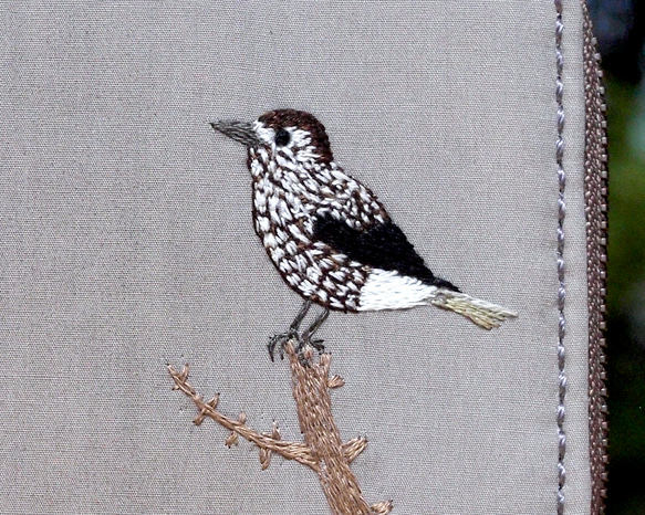 ホシガラスの草木染・ラウンドファスナー二つ折り財布 cm