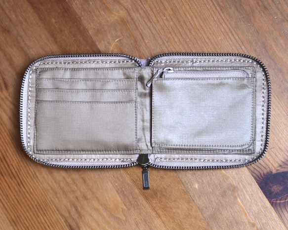 ホシガラスの草木染・ラウンドファスナー二つ折り財布 cm