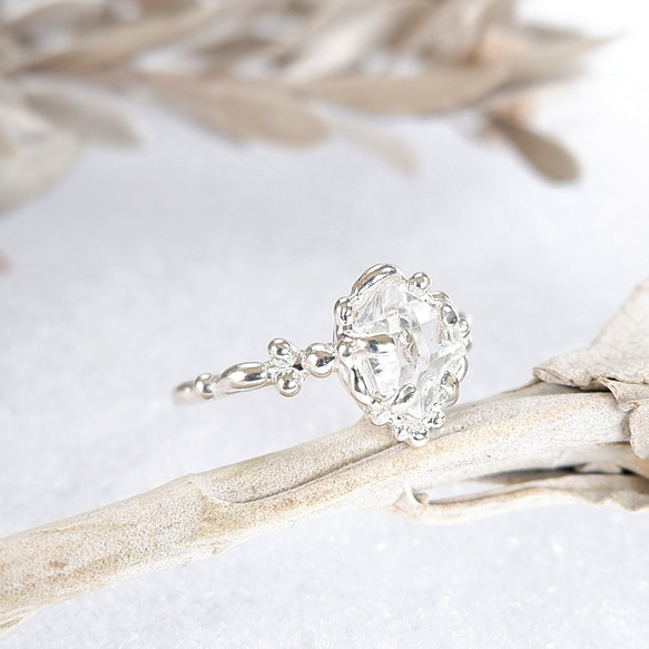～輝く結晶～　ハーキマーダイヤモンド（クォーツ）の粒飾りリング　9.5号　天然石アクセサリー　一点物　指輪 1枚目の画像