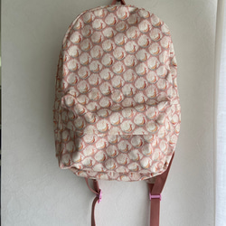 【リバティ】ピーコックスオブグランサムホール・ピンク系クジャク柄リュックサック 1枚目の画像