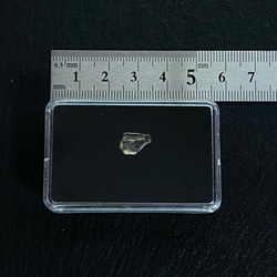 古代の石油内包　オイルインクォーツ　パキスタン　水晶　1.36ct 10枚目の画像