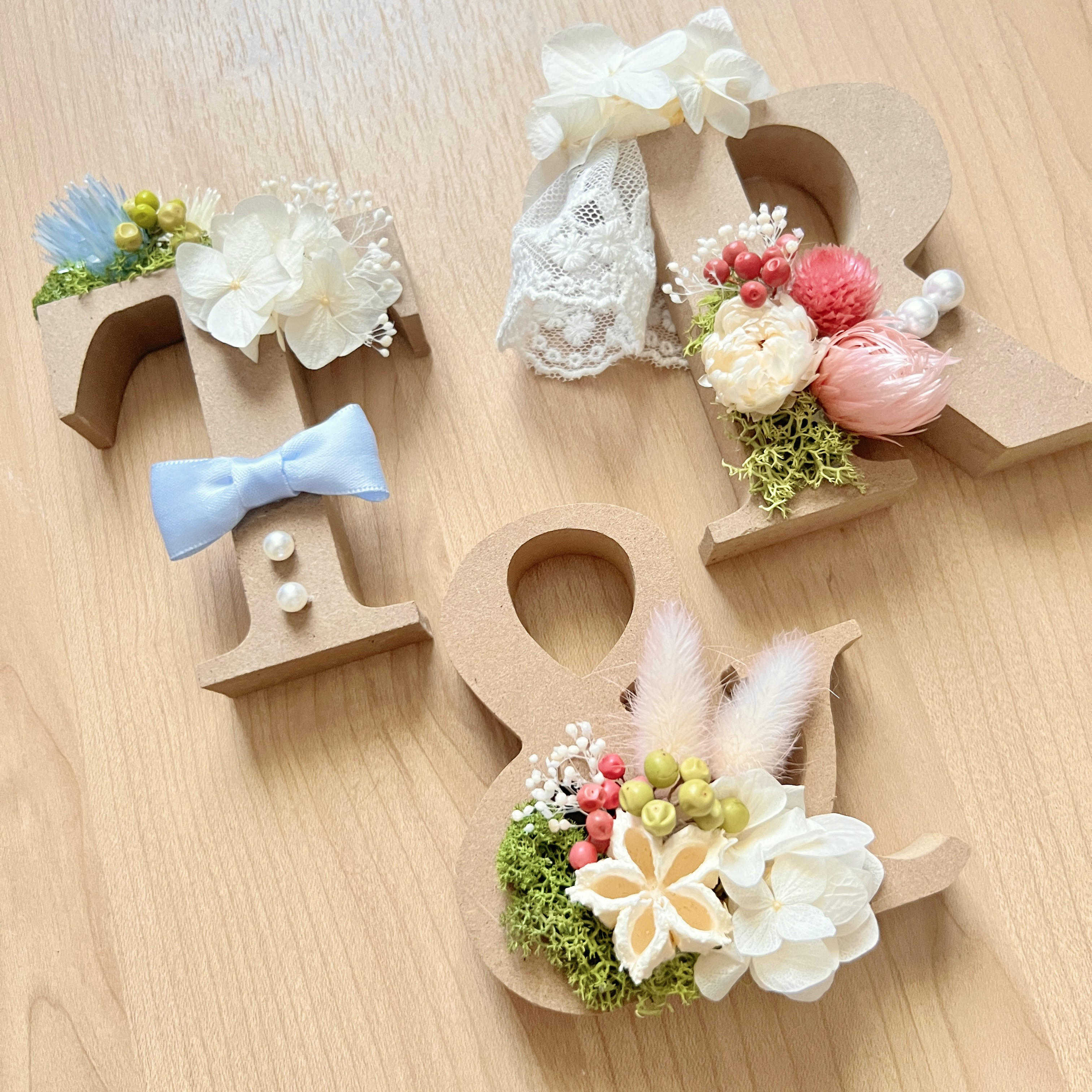 イニシャルフラワー〈3つセット〉ウエディング♡オブジェ   ハンドメイド イニシャルオブジェ(白)日付け入りフラワー3点セット その他