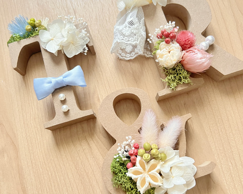 イニシャルフラワー〈3つセット〉ウエディング♡オブジェ   ハンドメイド 3点セット お花のナチュラルイニシャルオブジェ その他オーダー