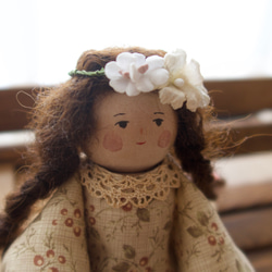 小さな女の子のお人形（木製ドール*木の実*ウッデンドール*ウッドール*カントリードール*ペグドール*アンティークドール）
