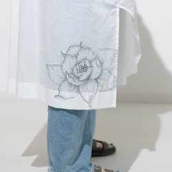 【速乾でうれしい】さらりと着れて紫外線対策もできる　手描き牡丹柄ソフトワッシャー・ロングブラウス 4枚目の画像