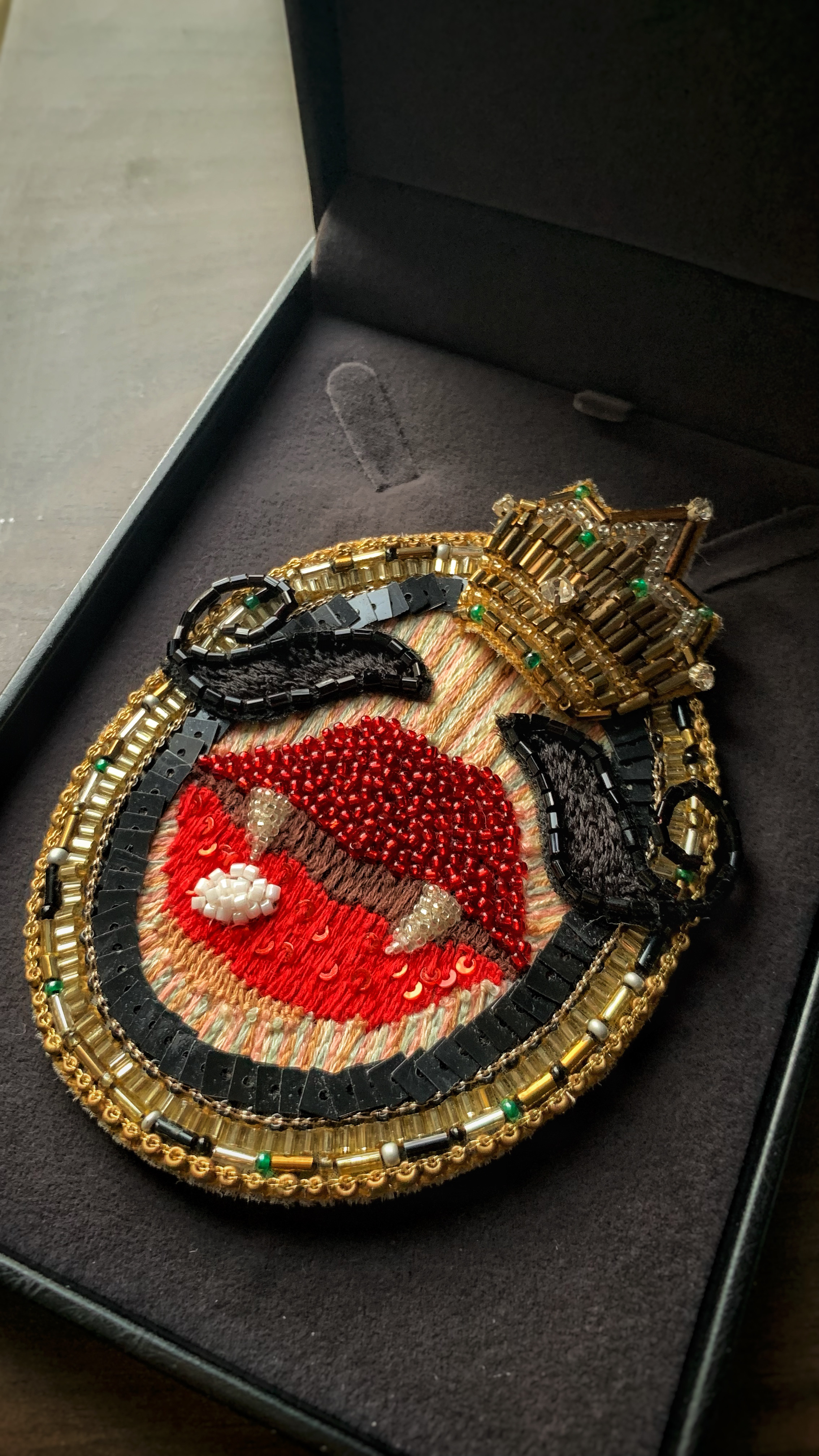 Drag Queen刺繍ブローチ