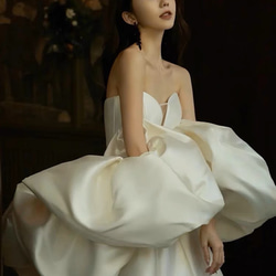 オフホワイト　サテン　ボリューム袖　ウエディングドレス 2枚目の画像
