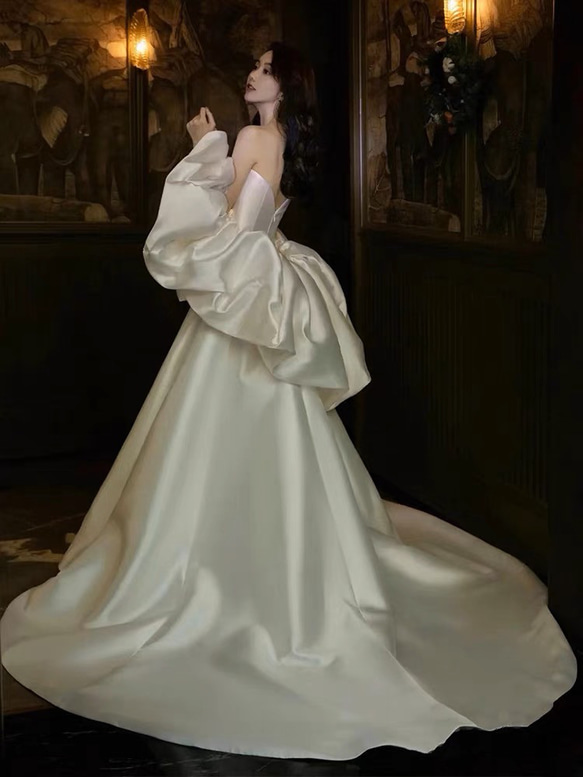 オフホワイト　サテン　ボリューム袖　ウエディングドレス 5枚目の画像