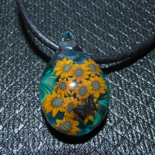ひまわり咲く、蝶々、ＮＯ.4（ガラス、とんぼ玉、向日葵、ネックレス）