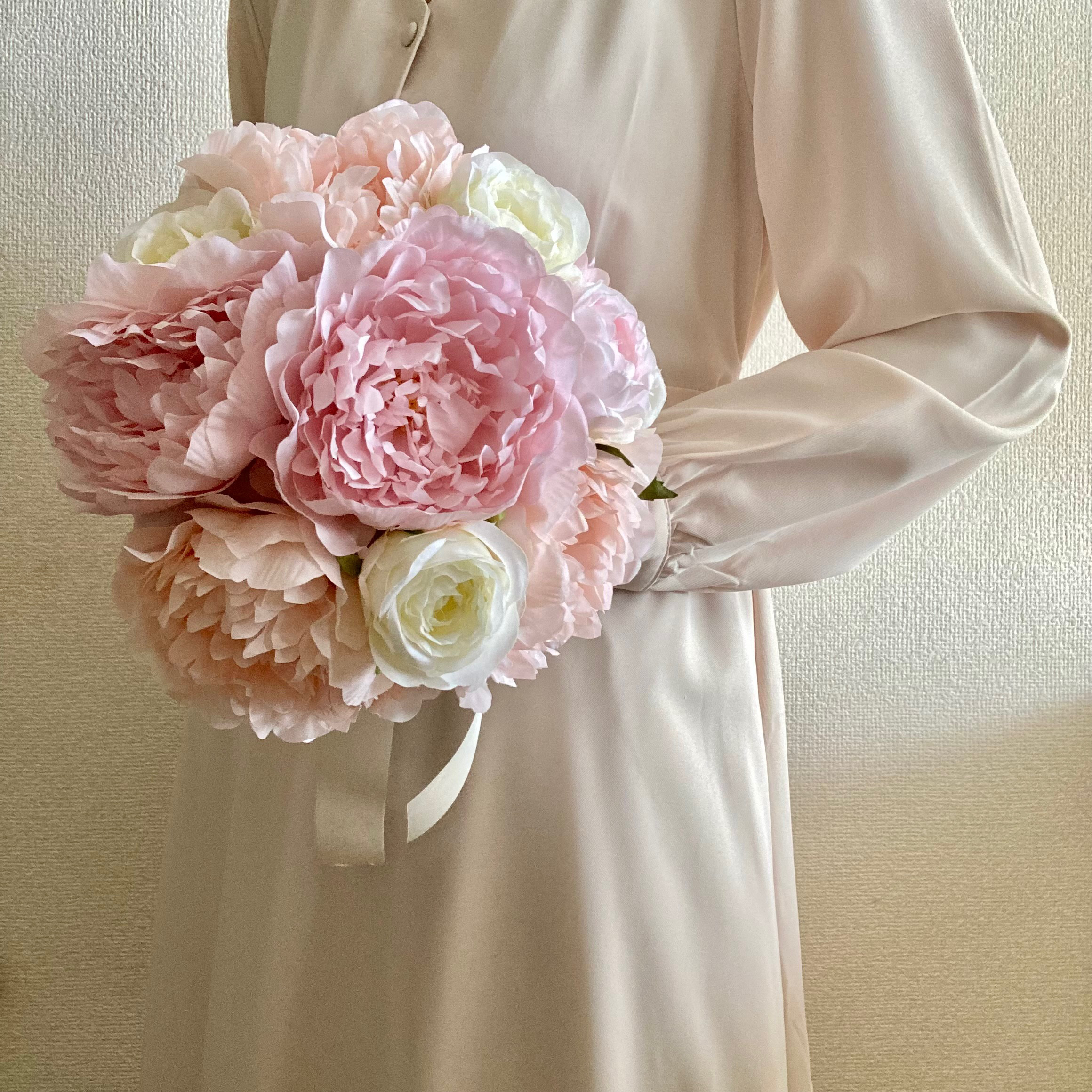 シャクヤクとバラのクラッチブーケ＊ピオニー