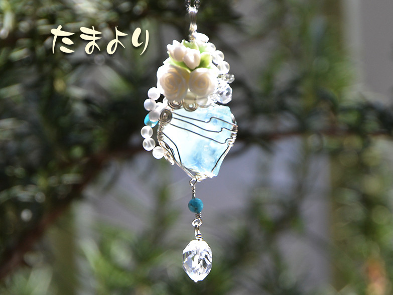 「アムピトリーテーの華やぎ」アクアマリンとフラワーブーケ（オールドローズ・チューリップ）のペンダントトップ