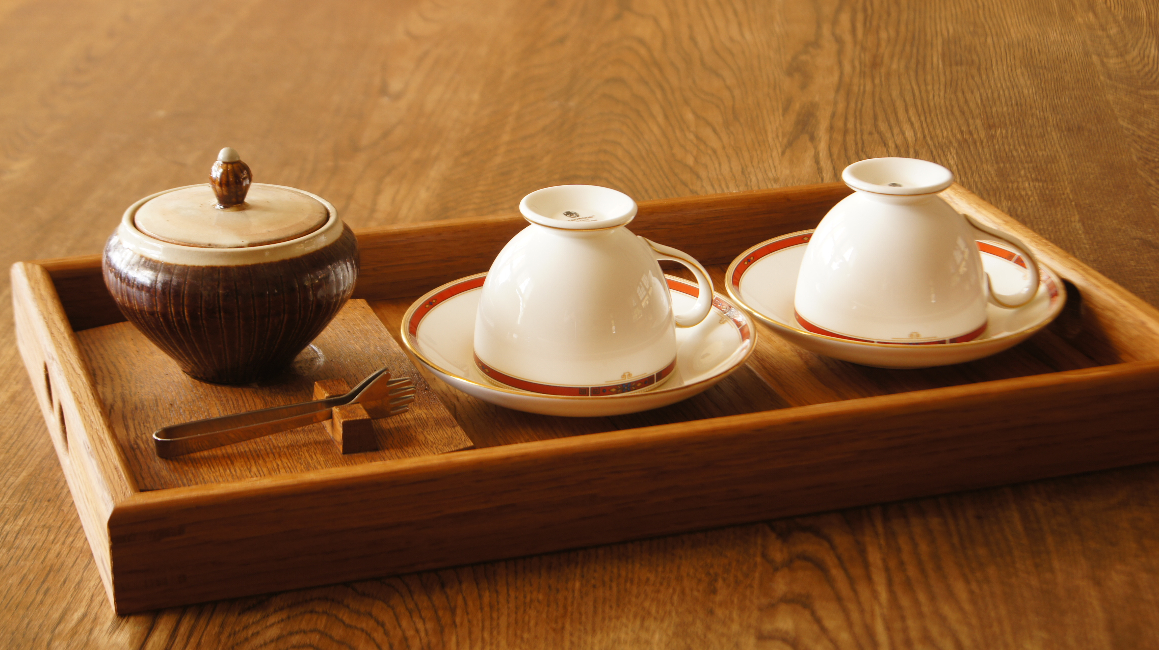 木の手彫りトレイ 作家さん お盆　未使用 木の手彫りトレイ 作家さん お盆 未使用