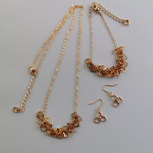 ゴールドアクセサリー ネックレス ブレスレット イヤリングorピアス 3