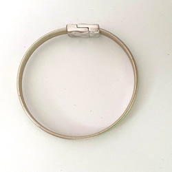 【ヨーロッパ製本革 　シャンパンゴールドの　　ブレスレット】 マグネット留め　 4枚目の画像