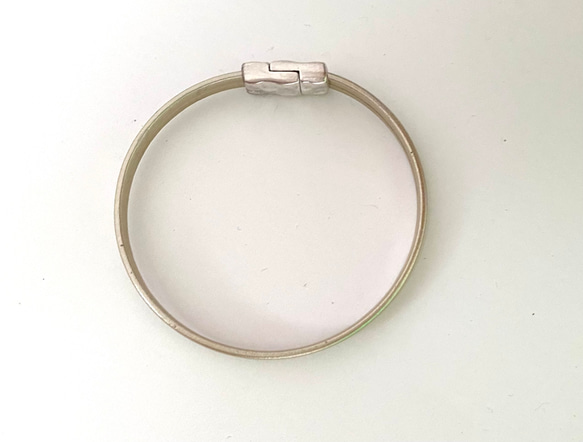 【ヨーロッパ製本革 　シャンパンゴールドの　　ブレスレット】 マグネット留め　 4枚目の画像