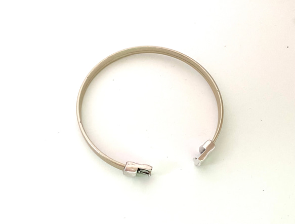 【ヨーロッパ製本革 　シャンパンゴールドの　　ブレスレット】 マグネット留め　 5枚目の画像