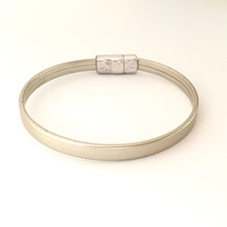 【ヨーロッパ製本革 　シャンパンゴールドの　　ブレスレット】 マグネット留め　 6枚目の画像