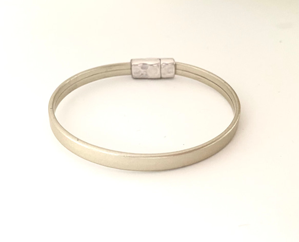 【ヨーロッパ製本革 　シャンパンゴールドの　　ブレスレット】 マグネット留め　 6枚目の画像