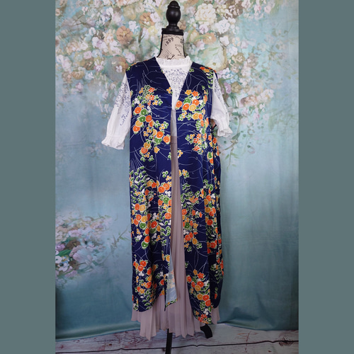 専用です。子供着物リメイクロングジレ 夏 着物リメイク】鮮やかな絽の ロングジレ（ベスト） - WAKOBO