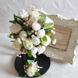 【ウェディングブーケ】オーダー商品　前撮り用　小ぶりなお花で品よくシンプルなホワイトグリーンのブーケ 3枚目の画像