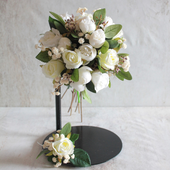 【ウェディングブーケ】オーダー商品　前撮り用　小ぶりなお花で品よくシンプルなホワイトグリーンのブーケ 1枚目の画像