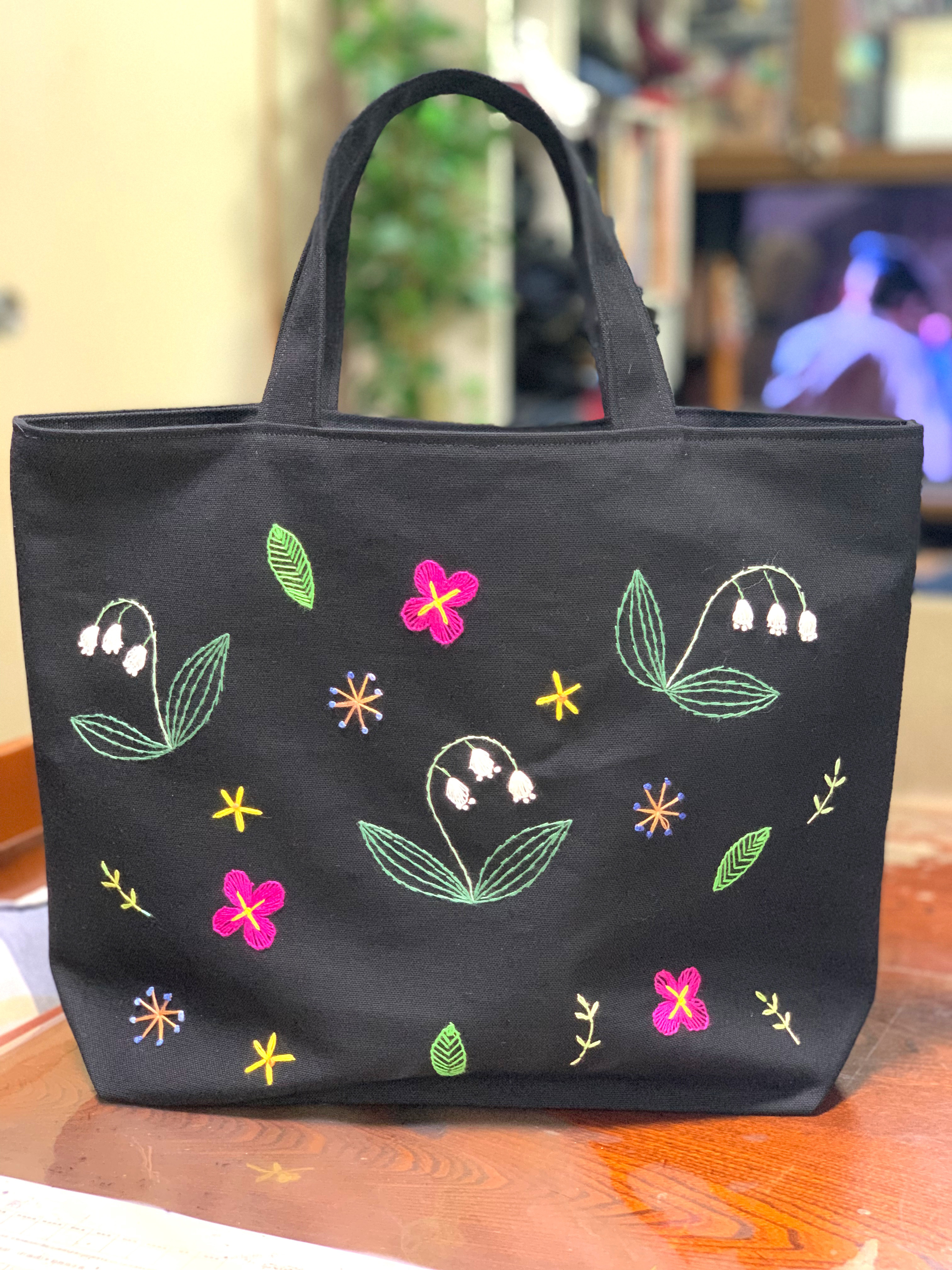 スズラン刺繍のトートバック