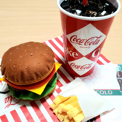 食品サンプル　食べかけハンバーガー　ホットドッグ　コーラジュース リアルなフェルトままごと ハンバーガー&ポテト&コカ・コーラセット