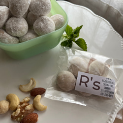 スノーボールクッキー　30粒 北海道産小麦粉　てんさい糖　ナッツ　ポスト投函　焼き菓子　簡易包装 1枚目の画像