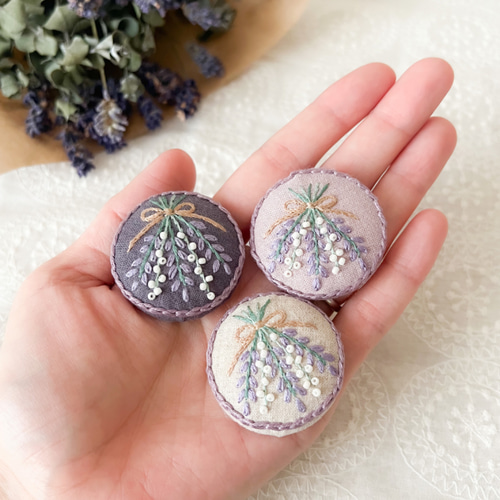 癒しの香り＊ラベンダーとかすみ草のスワッグ刺繍ヘアゴムorブローチ