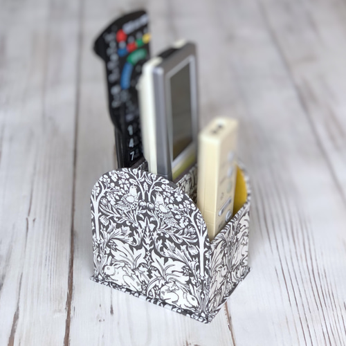 受注制作】リモコンスタンド＜カルトナージュ＞ウィリアムモリス