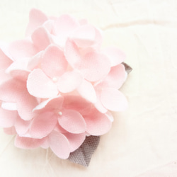 リネンのコサージュ＊紫陽花(薄ピンク/グレージュ） 8枚目の画像
