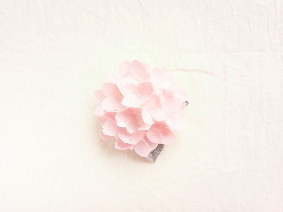 リネンのコサージュ＊紫陽花(薄ピンク/グレージュ） 6枚目の画像