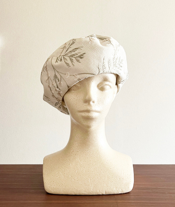 新作‼️ カタチにこだわるベレー帽　インド刺繍　リネンコットン 6枚目の画像