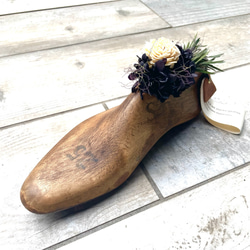 【送料無料】アンティーク靴木型のアレンジメント 7枚目の画像