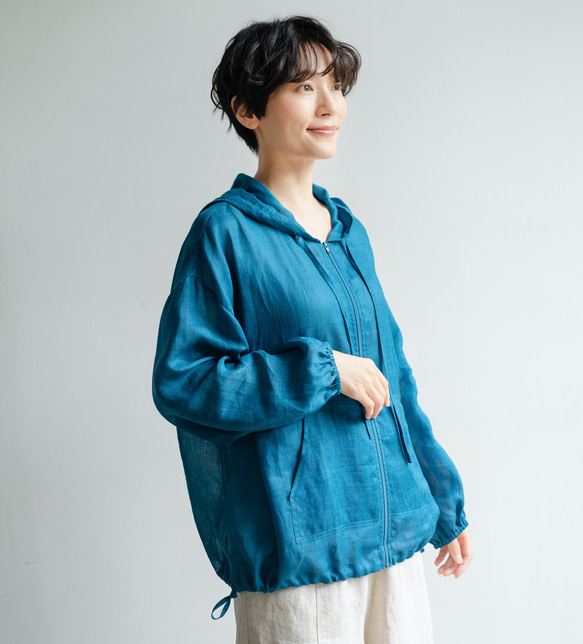 散發清涼氣息的亞麻夾克。輕盈連帽外套。孔雀藍 230613-6 第6張的照片