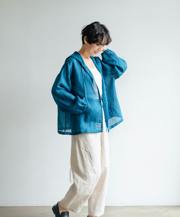 散發清涼氣息的亞麻夾克。輕盈連帽外套。孔雀藍 230613-6 第3張的照片