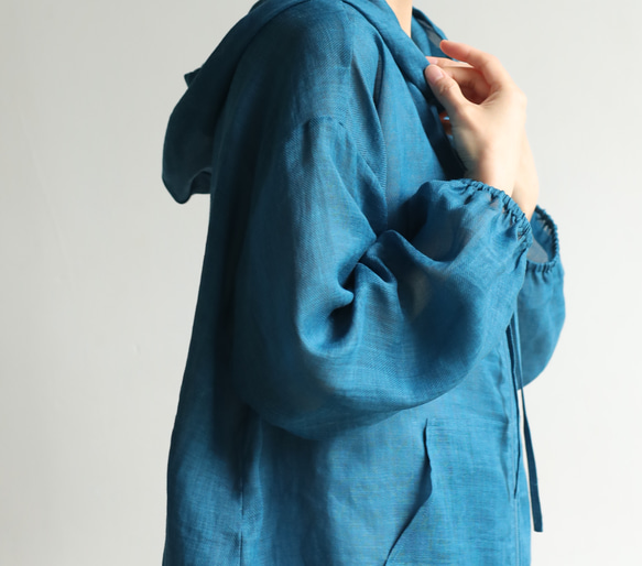 酷感氣息的亞麻上衣，連帽輕薄外套，孔雀藍 230613-6 第8張的照片