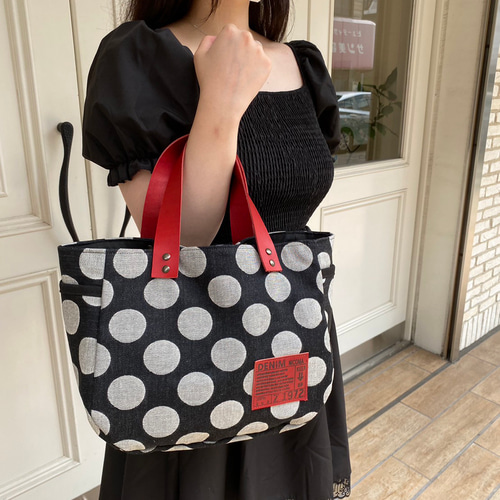児島デニムと革のトートバッグ ドット柄：持ち手レッド 赤タグ